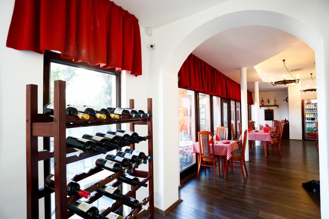 Un Pizzico Di Italiano Etterem Es Panzio Bed & Breakfast Nyiregyhaza Exterior photo